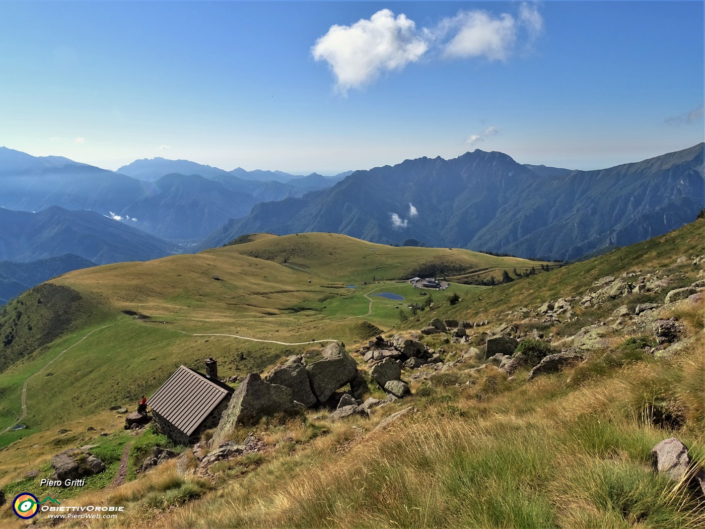19 Vista dall'alto sui Piani dell'Avaro.JPG